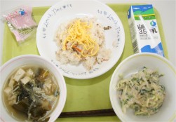 高見小学校　3月3日の給食